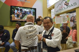 con carlos arturo lara dell'ihcafe di honduras