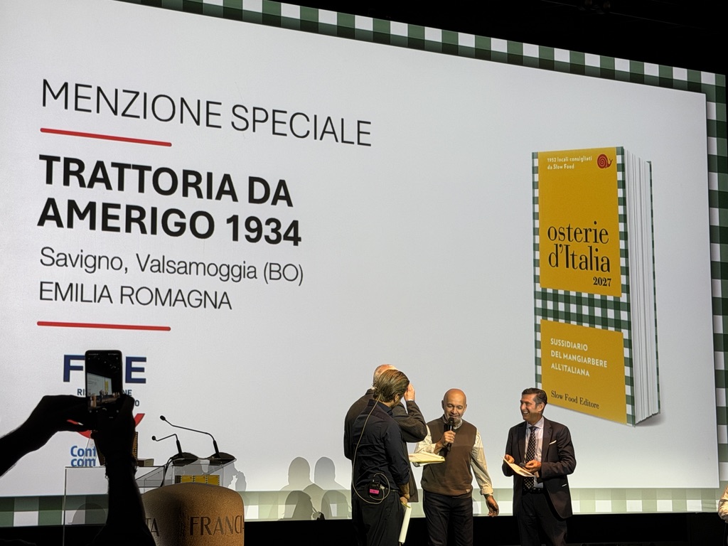 Riconoscimento per la menzione speciale della Trattoria da Amerigo 1934, Savigno, Valsamoggia (BO), Emilia Romagna, durante l'evento Osterie d'Italia 2027.